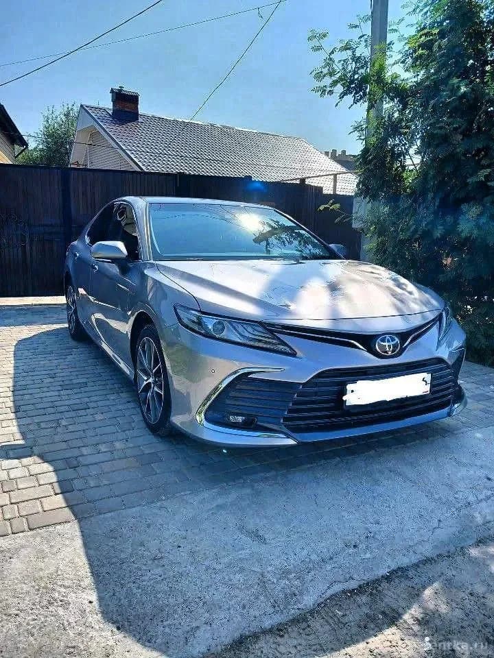 Toyota Camry, 2023 — фото 2