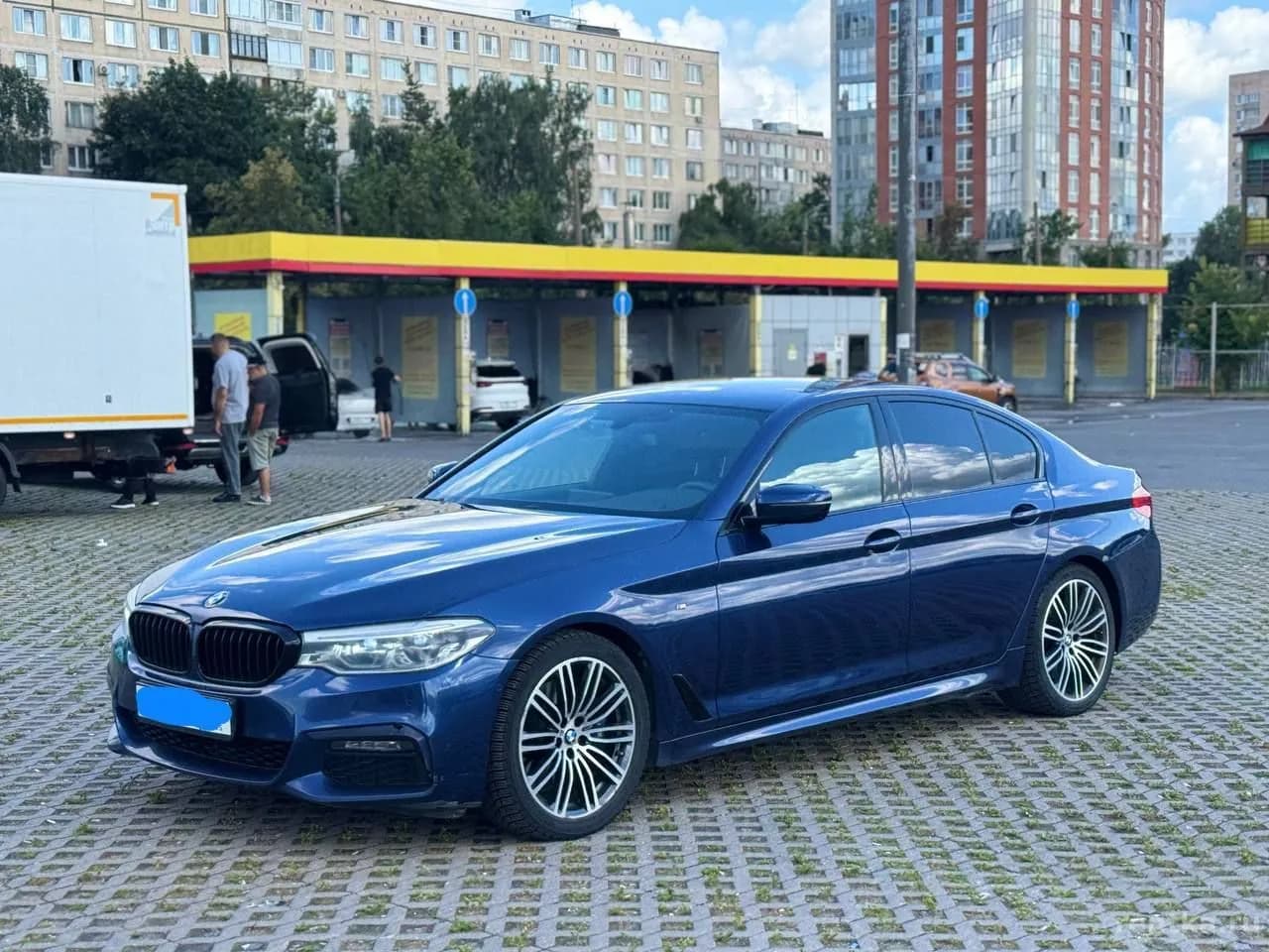 BMW 530i xDrive, 2018 — фото 1