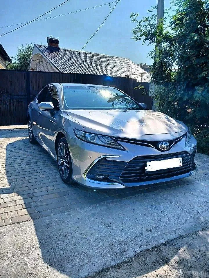 Toyota Camry, 2023 — фото 2